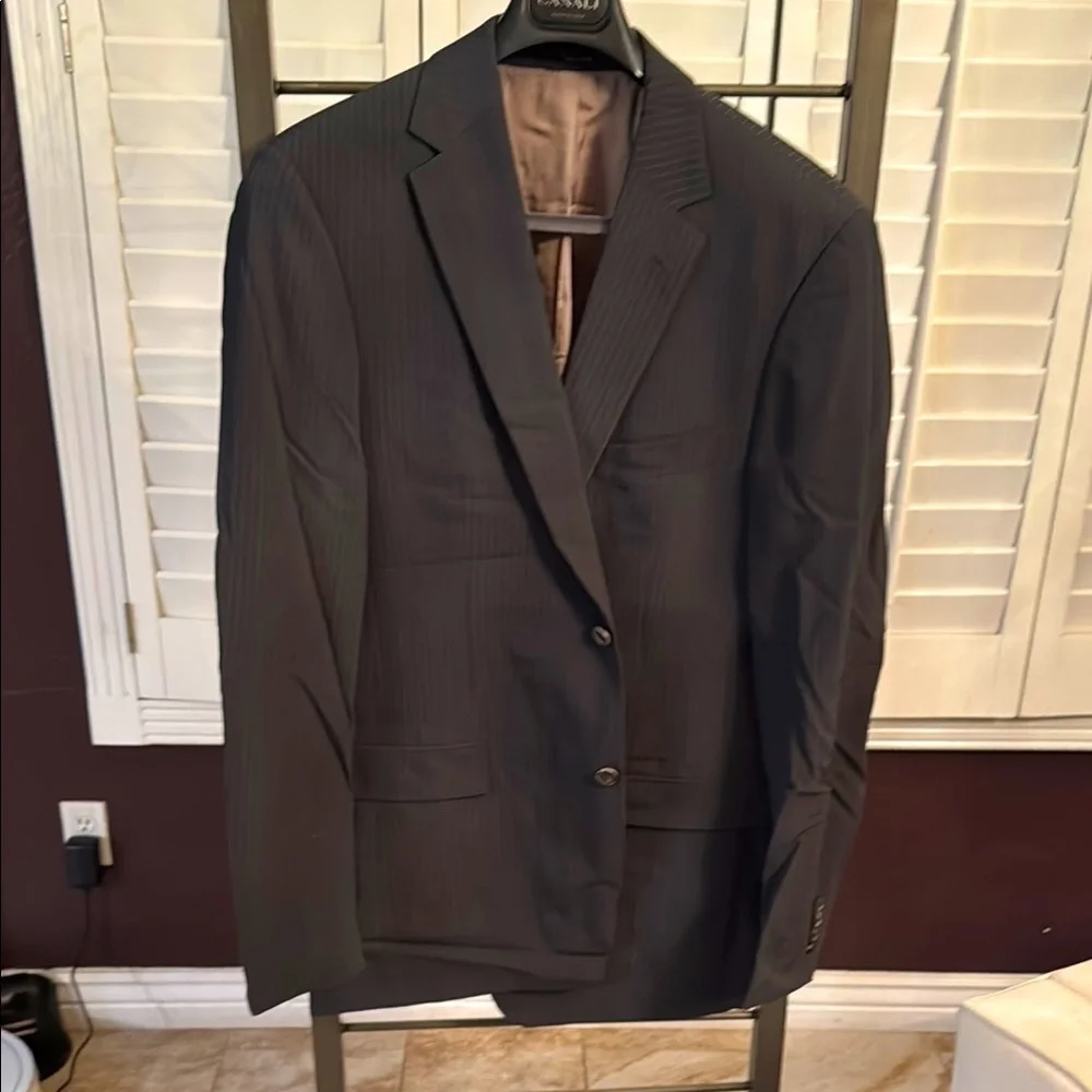 Hugo boss, Men's Pinstripe blazer wool poly blend 85/15‎ has 42 L see photos